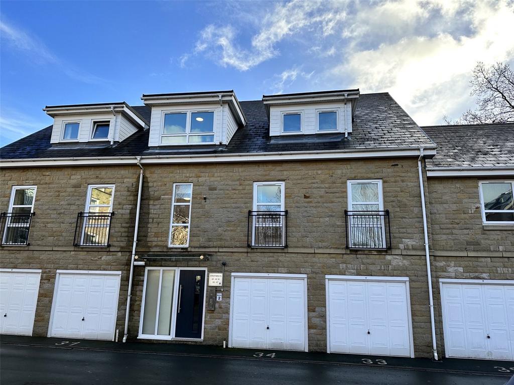 Regent Court, Savile Park, Halifax, HX3 2 bed apartment for sale £140,000