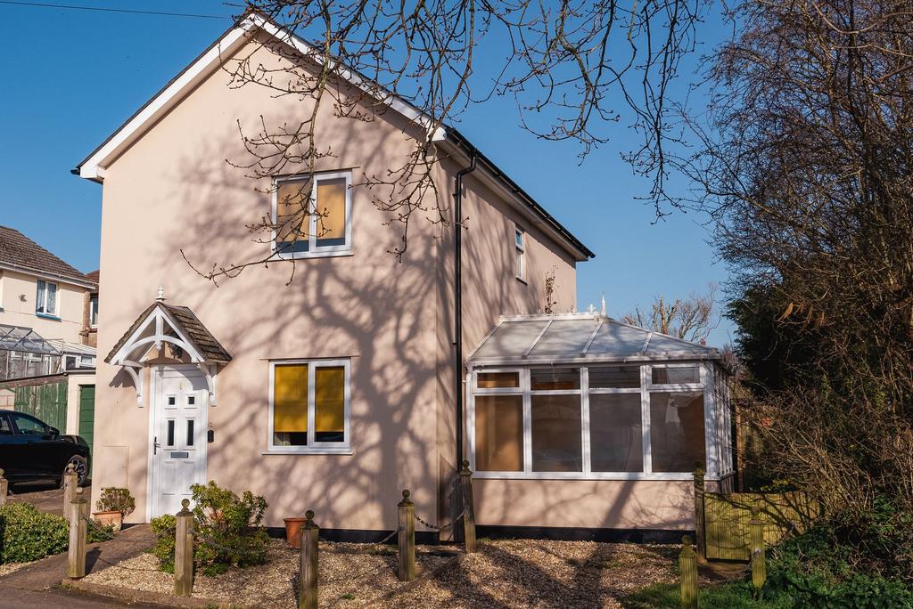 Godfreys Gardens, Bow, EX17 2 bed detached house £850 pcm (£196 pw)