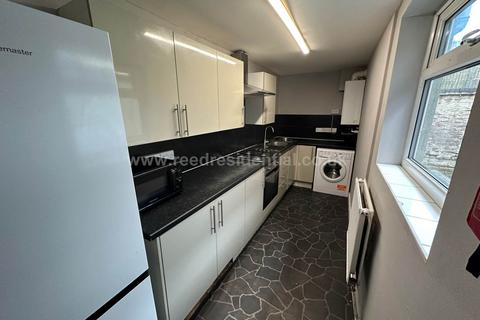 6 bedroom house to rent, Frederick Grove, Lenton