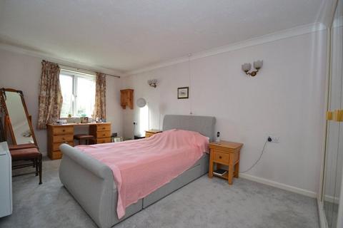 1 bedroom retirement property for sale, Lords Bridge Court, Mervyn Road, Shepperton, TW17