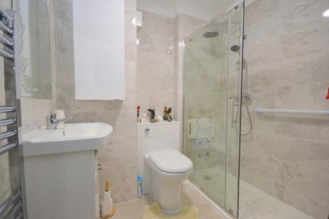 1 bedroom retirement property for sale, Lords Bridge Court, Mervyn Road, Shepperton, TW17