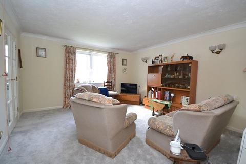1 bedroom retirement property for sale, Lords Bridge Court, Mervyn Road, Shepperton, TW17