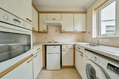 1 bedroom retirement property for sale, Lords Bridge Court, Mervyn Road, Shepperton, TW17