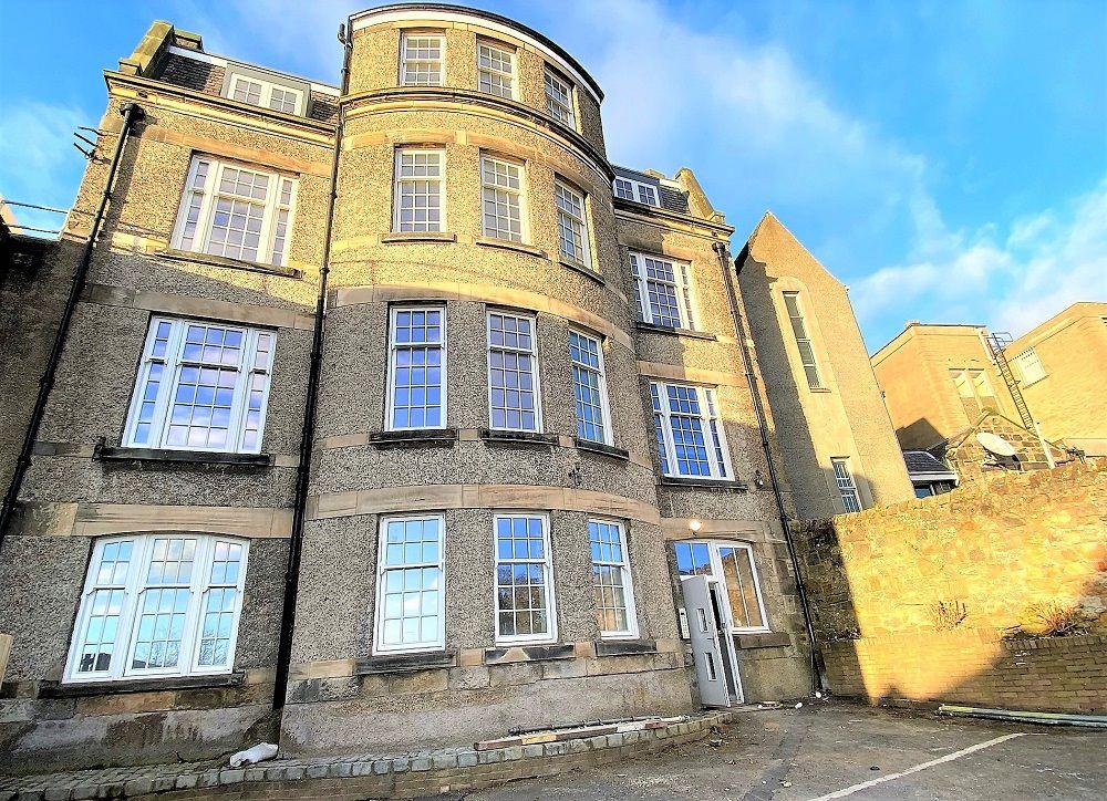 15D East Port, Dunfermline 2 bed flat £825 pcm (£190 pw)