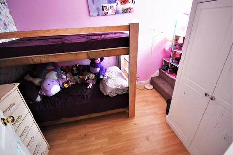 32 Aluric Close, Chadwell St Mary, Grays, RM16 4NB