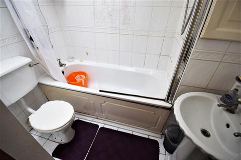 32 Aluric Close, Chadwell St Mary, Grays, RM16 4NB
