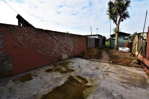 32 Aluric Close, Chadwell St Mary, Grays, RM16 4NB
