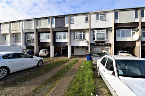 32 Aluric Close, Chadwell St Mary, Grays, RM16 4NB