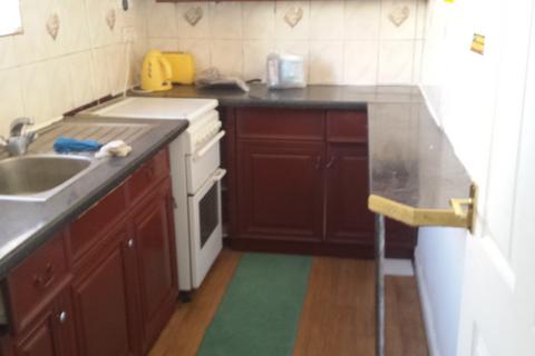 2 bedroom flat to rent, Belgrave Road, Keighley, West Yorkshire, BD21 2PR