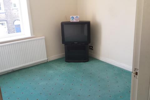 2 bedroom flat to rent, Belgrave Road, Keighley, West Yorkshire, BD21 2PR