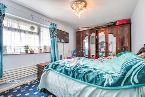 3, Vine Cottages Sidney Square, London, E1 3EP