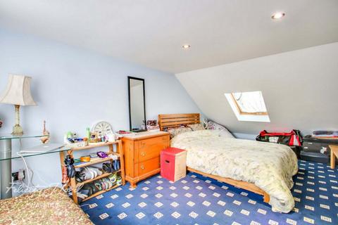 3, Vine Cottages Sidney Square, London, E1 3EP