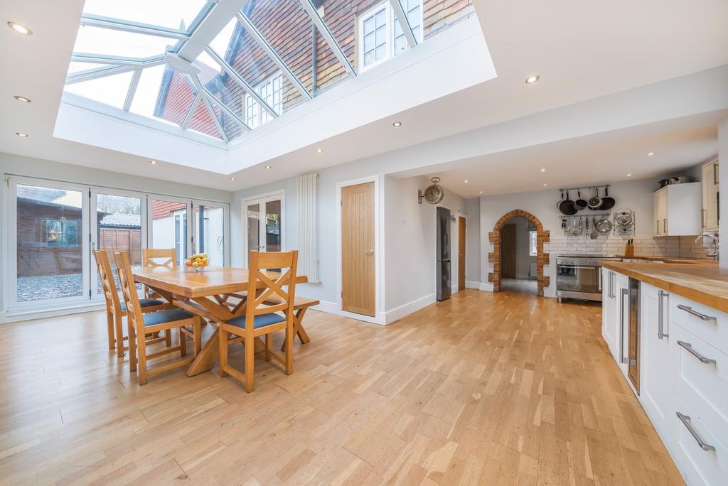 Kitchen/Dining Area