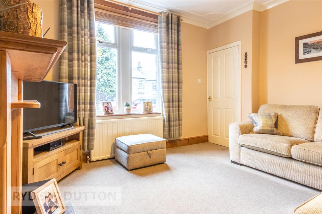 Hazel Grove, Linthwaite... 3 bed terraced house £165,000