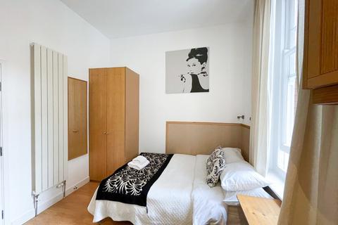 Studio to rent, Fulham Palace Road, Hammersmith, London, W6