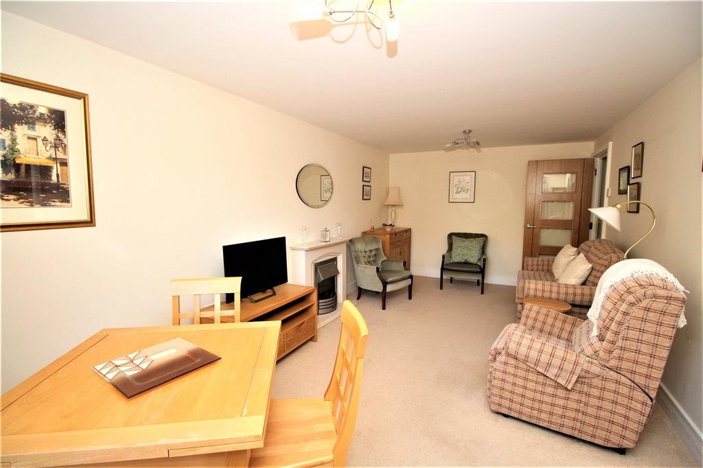 Sitting/Dining Room