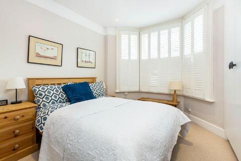 2 bedroom flat for sale - Astonville Street, Southfields