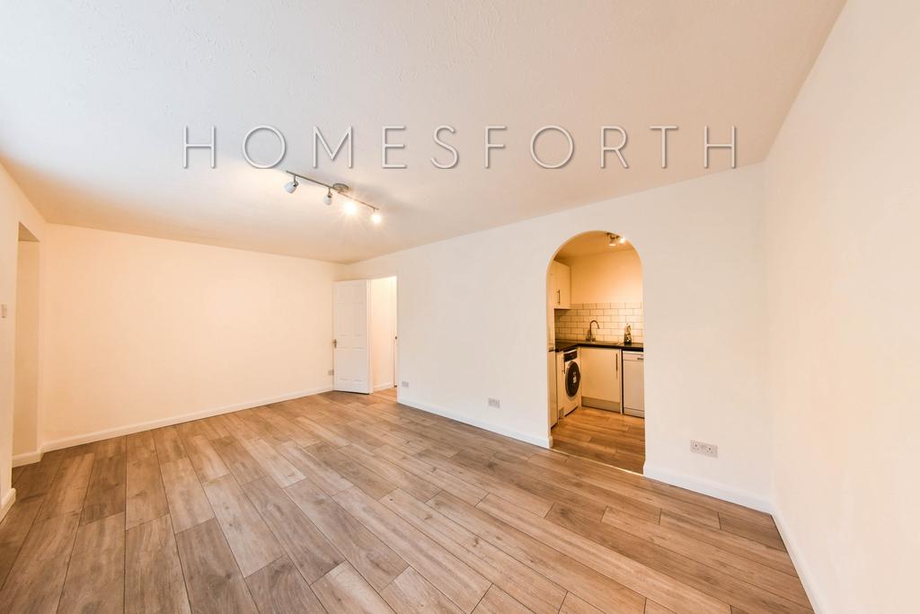 Snowdon Drive, Welsh Harp, NW9 Studio £1,348 pcm (£311 pw)