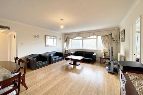3 bedroom flat to rent - Christ Church Park, Sutton