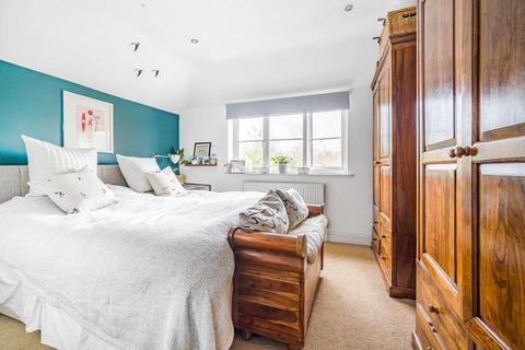 13 Grasmere Road, Lightwater, GU18 5TG