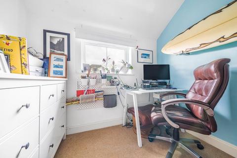13 Grasmere Road, Lightwater, GU18 5TG