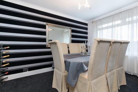 85 Hillend Road, Clarkston, Glasgow, G76 7XT