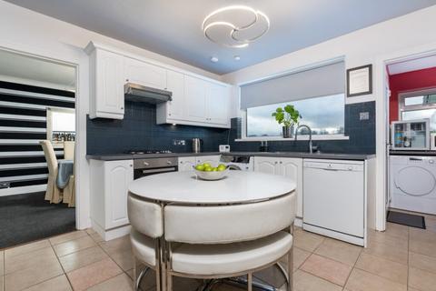 85 Hillend Road, Clarkston, Glasgow, G76 7XT