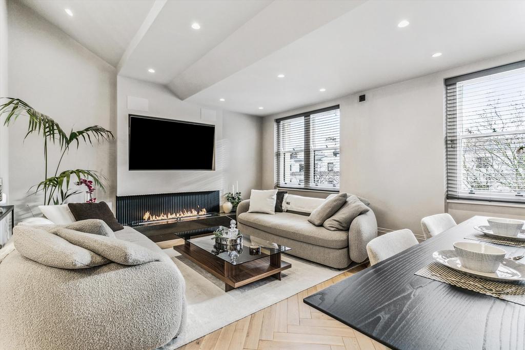 Queens Gardens, London, W2. 4 bed flat for sale £2,850,000