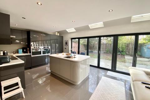 11 Fishers Drive, Shirley, Solihull, B90 1QH