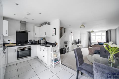 3 bedroom semi-detached house for sale - Mackay Crescent, Tadpole, Swindon, Wiltshire, SN25