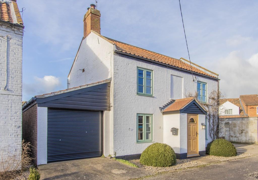 Ladys Row, Lenwade 3 bed detached house £395,000