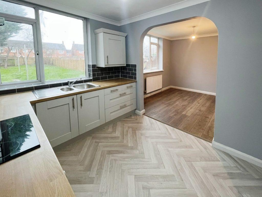 Mulberry Grove, Swindon, SN2 1HU 3 bed end of terrace house £1,100