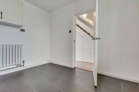 Flat 27, Doughty Court Prusom Street, London, E1W 3RT