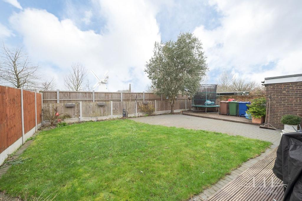 Baker Street, Orsett Village 3 bed semidetached house £425,000