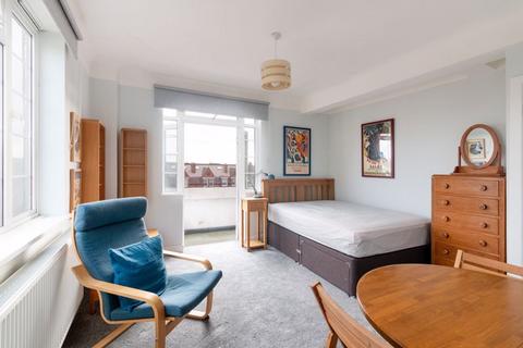 Studio to rent, Du Cane Court Balham High Road Balham SW17 7JB