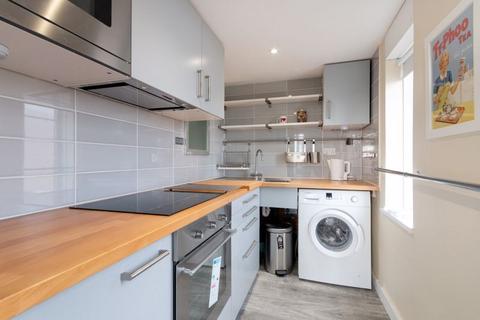 Studio to rent, Du Cane Court Balham High Road Balham SW17 7JB
