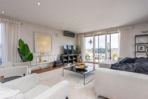 2 bedroom penthouse for sale, The Heart, Walton-on-Thames