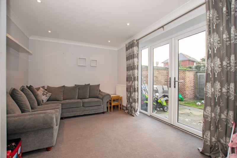 Trenches Road, Crowborough 2 bed end of terrace house £1,200 pcm (£