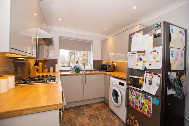Trenches Road, Crowborough 2 bed end of terrace house £1,200 pcm (£