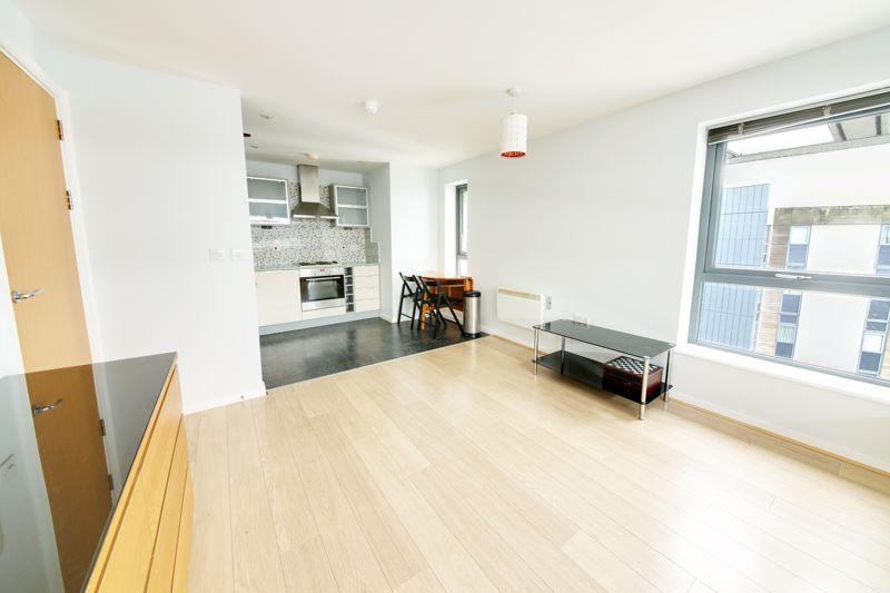 The Decks, Runcorn 2 bed apartment £650 pcm (£150 pw)