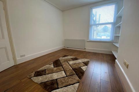 3 bedroom flat to rent - First floor, Temple Road, South Croydon, CR0 1HU