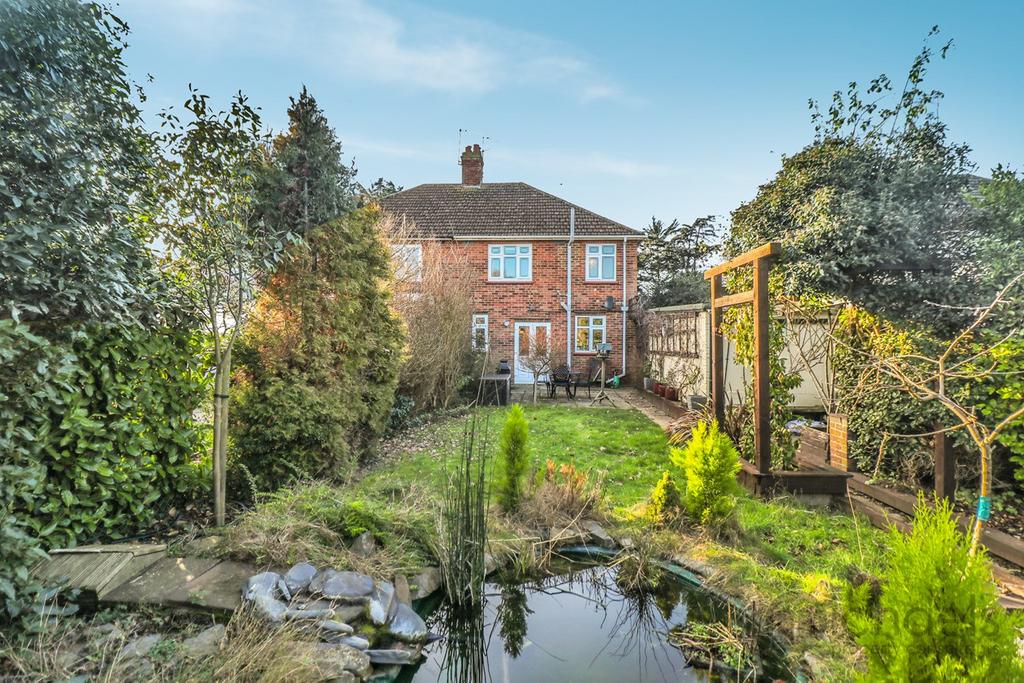 Chitts Hill, Lexden, Colchester, CO3 3 bed semidetached house £400,000