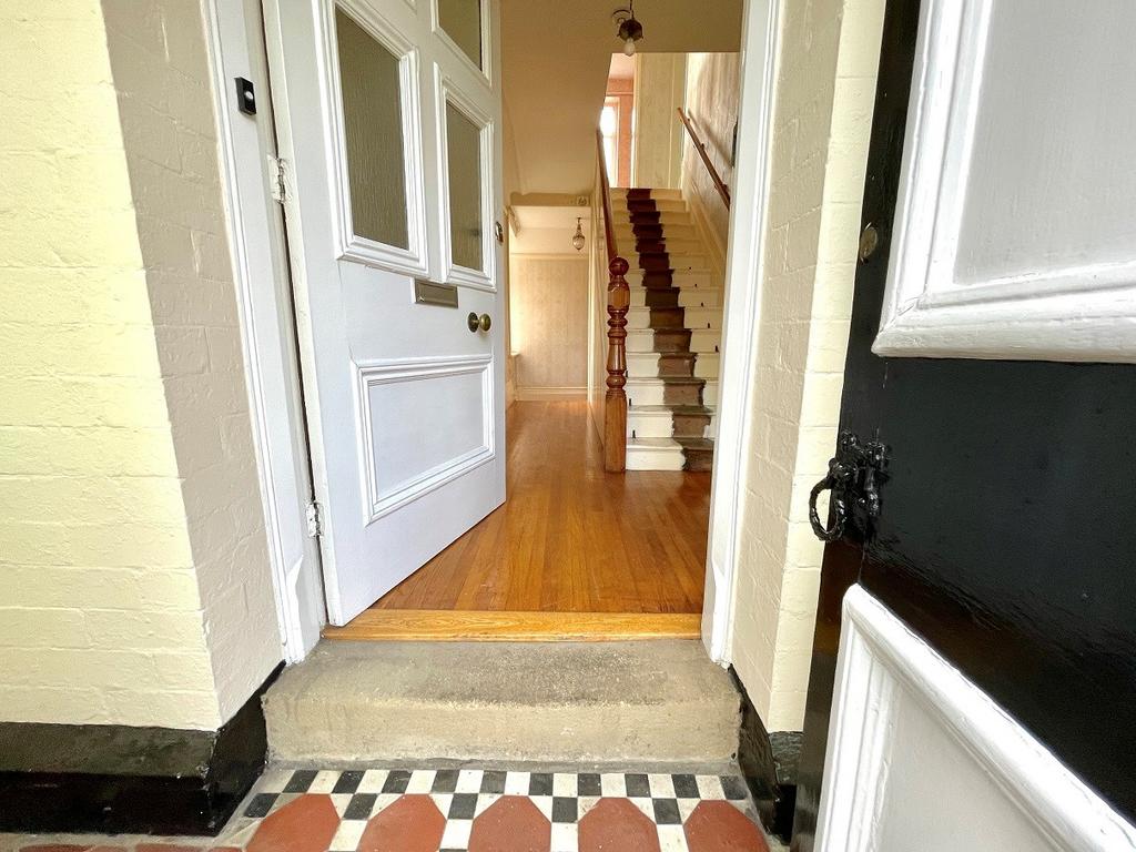 Carrs Crescent, Formby, Liverpool, L37 5 bed semidetached house for