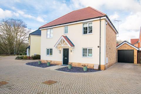 4 bedroom detached house for sale - Woodpecker Close, Halstead, CO9