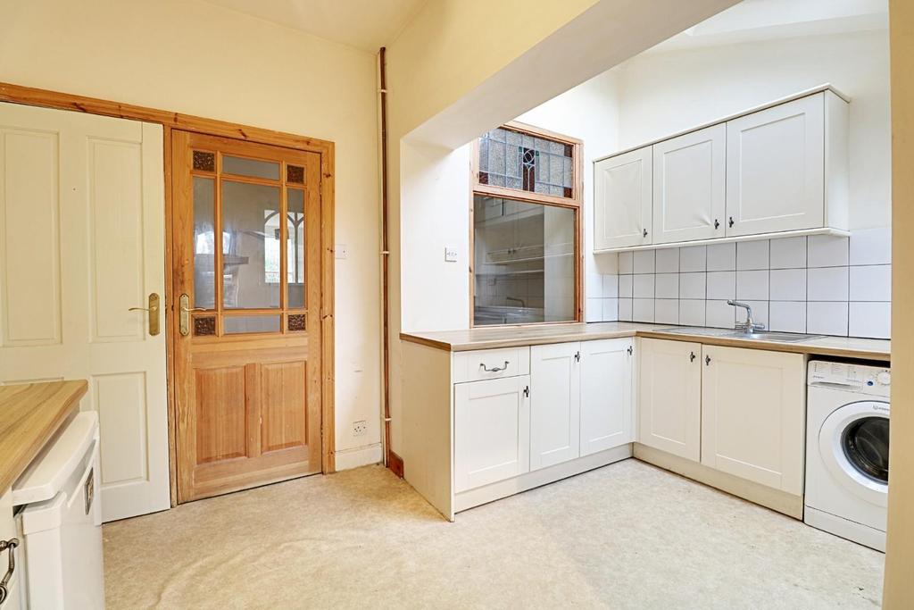 Kitchen (2).jpg