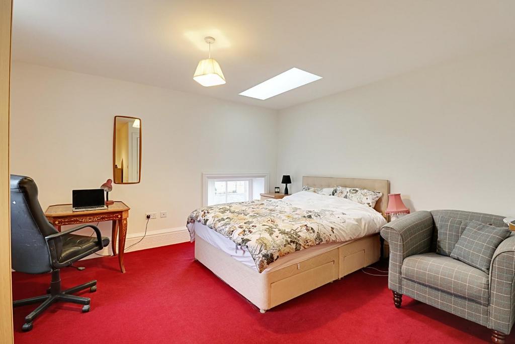Bedroom One (2).jpg