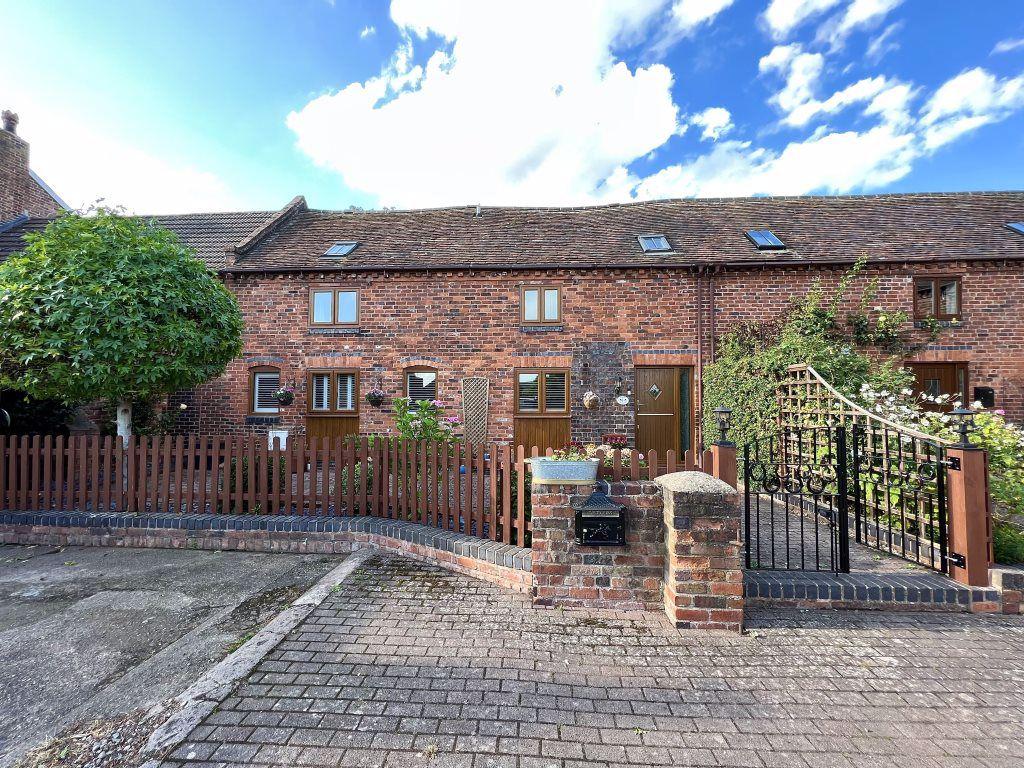 Offmore Farm Close, Kidderminster 2 bed cottage £1,200 pcm (£277 pw)