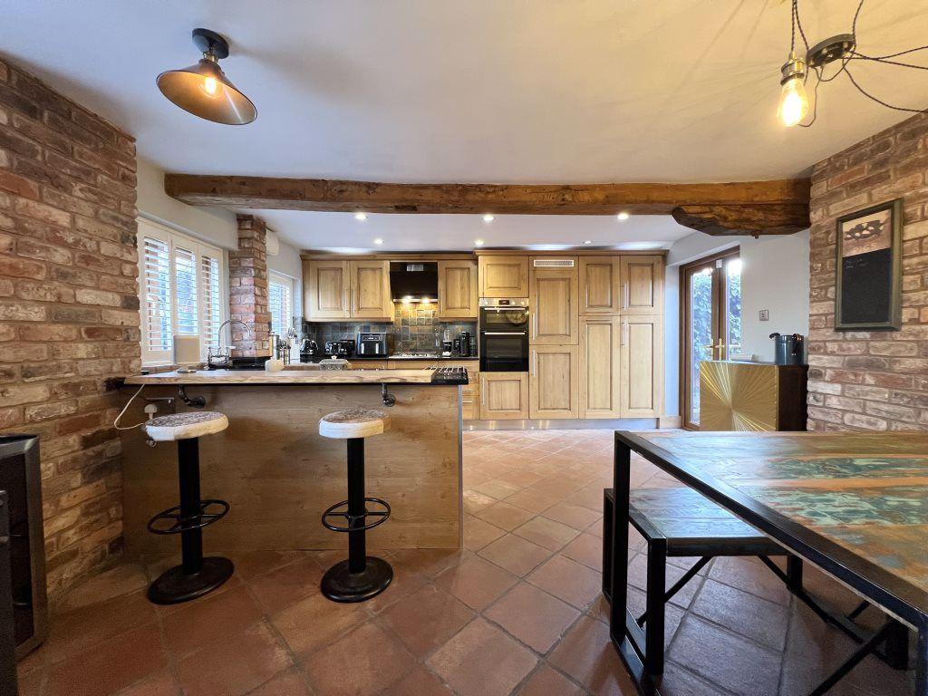 Offmore Farm Close, Kidderminster 2 bed cottage £1,200 pcm (£277 pw)