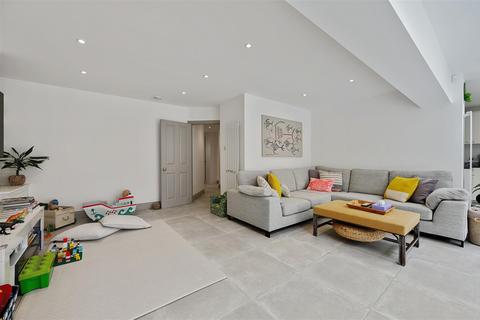 3 bedroom flat for sale - Godolphin Road, London W12