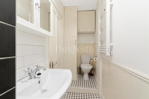 Flat 8, 3 Tasker Road, London, NW3 2YR